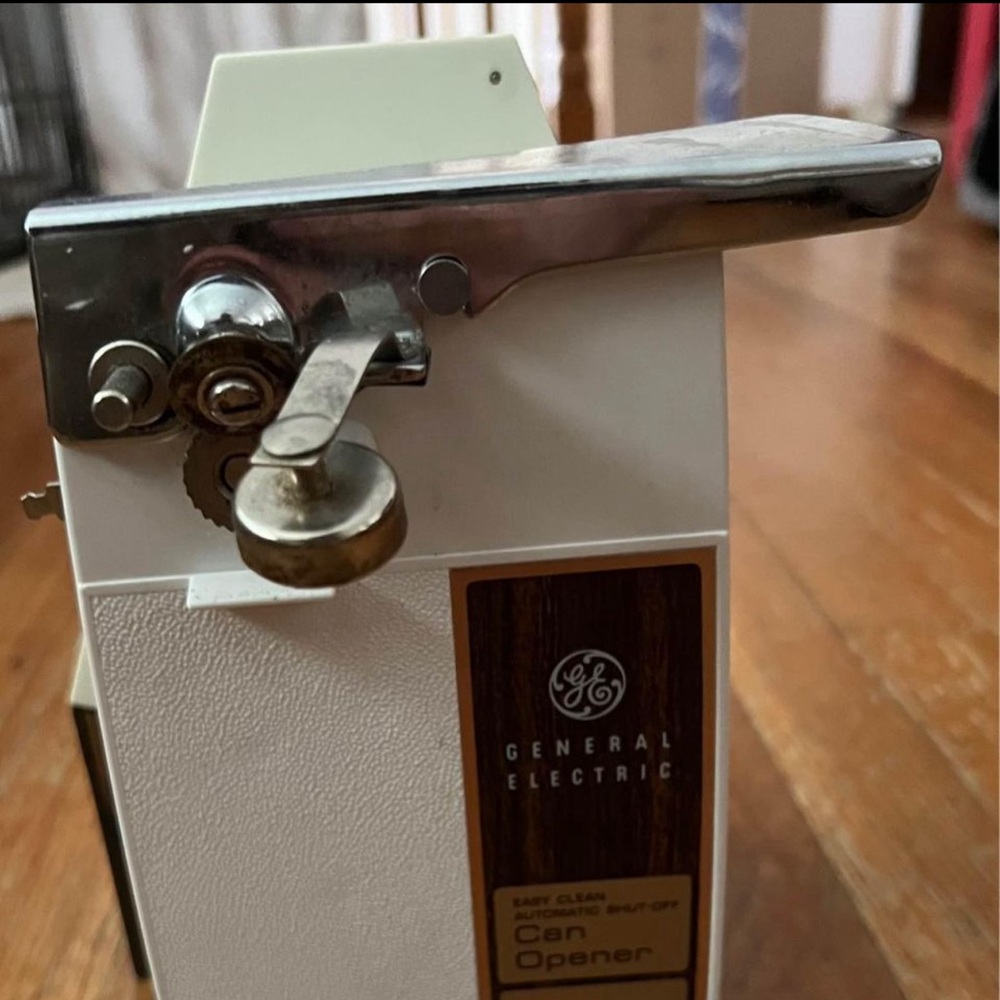 Vintage GE can opener